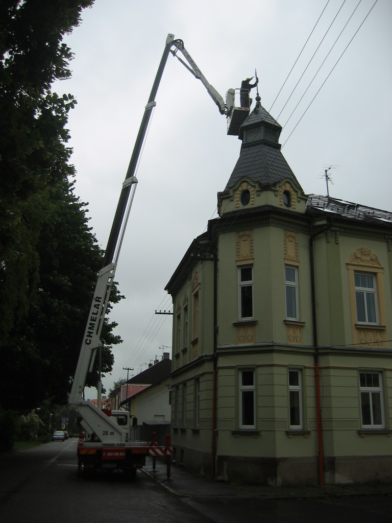 Výšková práce u věže